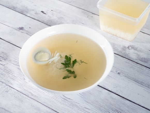 Бульон куриный с рисом и яйцом