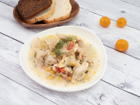 Поджарка из филе курицы в сливках с овощами