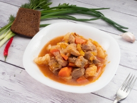 Свинина в кисло-сладком соусе с цветной капустой