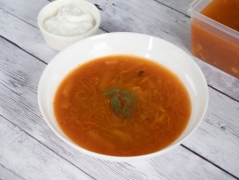 Щи из квашеной капусты со сметаной