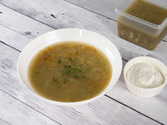 Щи зеленые со сметаной