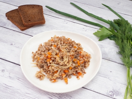 Гречка с луком и морковью Гречка с луком и морковью