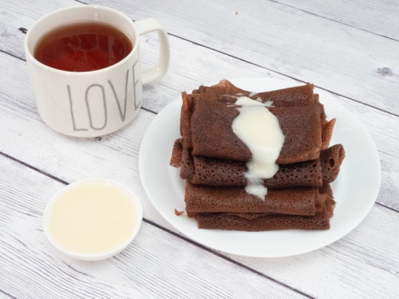 Блинчики шоколадные со сгущенкой Блинчики шоколадные со сгущенкой