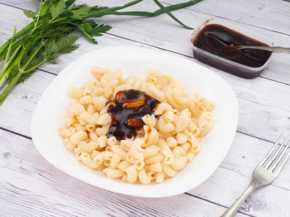 Макароны отварные с соусом барбекю