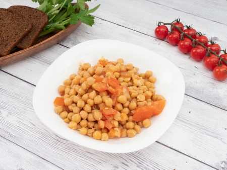 Нут тушеный с помидорами Нут тушеный с помидорами