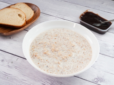 Каша молочная гречневая с шоколадным топингом Каша молочная гречневая с шоколадным топингом