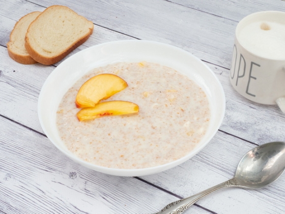 Каша молочная пшеничная с персиком