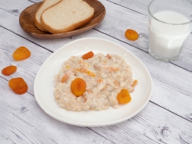Каша молочная овсяная с сухофруктами