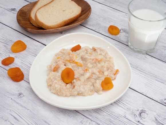 Каша молочная овсяная с сухофруктами