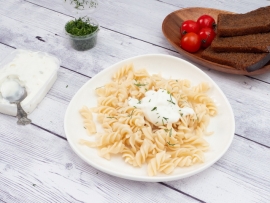 Спиральки отварные с овощным соусом